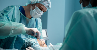 تبحث عن أفضل دكتور تجميل في الرياض؟ إليك أهم المعايير لاختيار الطبيب المناسب، ومتى تطلب رأي طبي ثاني عبر منصة قيم دكتوري استشر طبيبا عن بعد